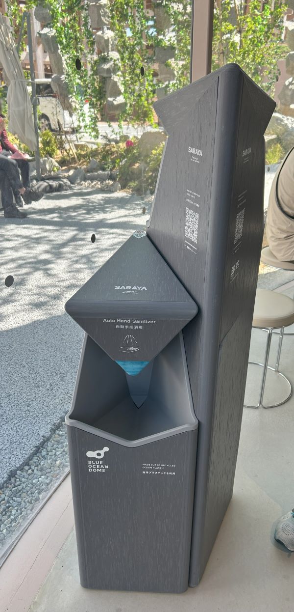 ■図2 IoT技術を搭載し、薬剤やバッテリー残量をウェブ画面で確認可能にしてメンテナンスを省力化した手指消毒ディスペンサー「PROTEGATE EXPO2025」