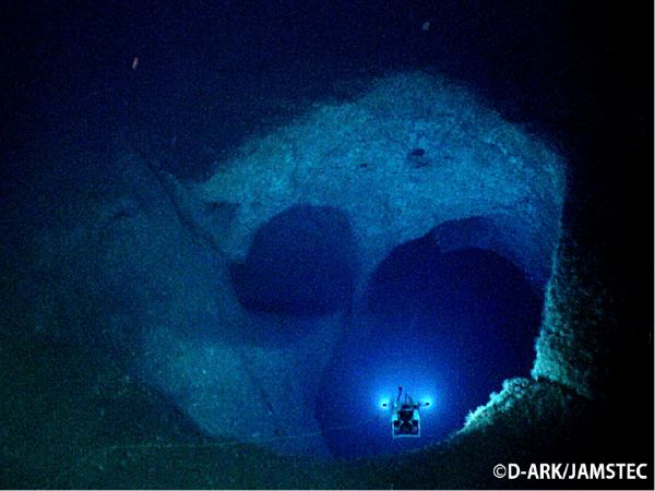 D-ARKで発見し命名した南大東の深海鍾乳洞「ピッグ・ノーズ」
