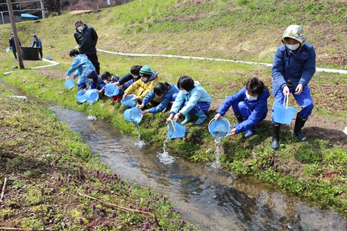 ふるさととのふれあいを深め，ふるさとの自然や文化を学ぶ