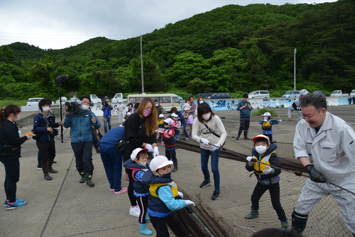 次世代に残したいきれいな陸奥湾で、地元の漁師さんと一緒に地引網体験!!