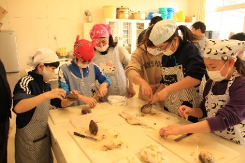 海に親しむ活動と食育を関連づけた海洋教育カリキュラムの作成