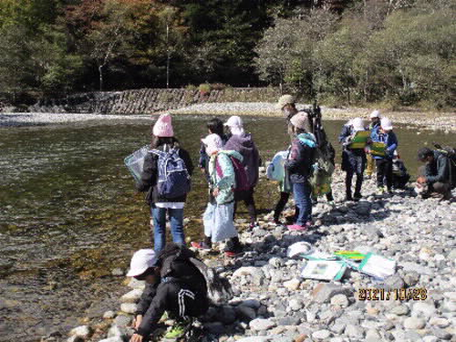 山から海へ水でつながる学習（上高地、梓川から海へ）