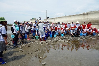 柳川堀割に国際的絶滅危惧種ニホンウナギを呼び戻すための高校生の挑戦