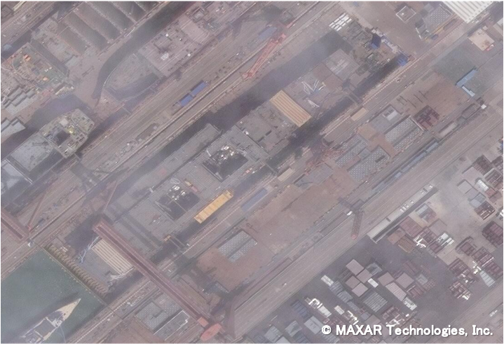 図4　2021年5月7日　建造中の003型空母（上海江南造船所）