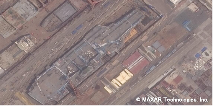 図５　2021年7月12日　建造中の003型空母（上海江南造船所）