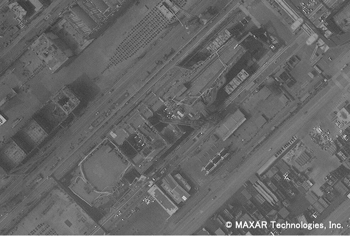 図７　2021年9月6日　建造中の003型空母（上海江南造船所）