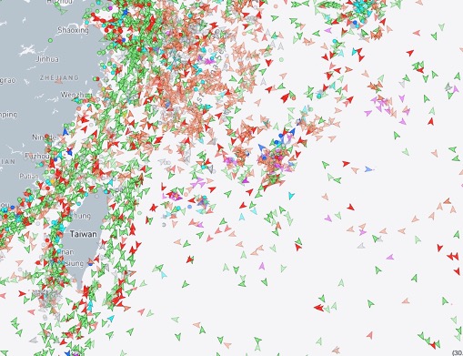 図 3 — 船舶の種類や位置などの各種情報を知らせるAIS追跡システム.